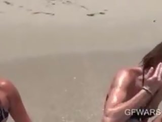 Swell cô gái nhặt lên tại các bãi biển và fucked lược