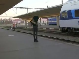 Hindi mapaniniwalaan buhok na kulay kape sucks malaki turok sa a tren sa rest kuwarto