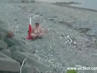 Jätte väg cone fan vid en offentlig strand