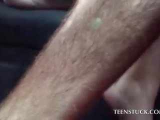 Poco rubia fornicando drivers polla a orgasmo