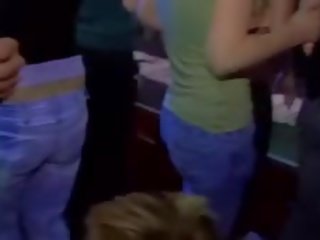 Cope nhảy múa dải cởi quần áo qua natty sluts và leaked con mèo
