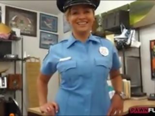 Duży cycki policja oficer dostaje jej cipka pieprzony przez pawn człowiek