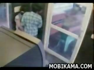Seks video në bankomat kabinë
