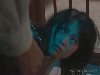 Inlantuit asiatic Adult film sclav hardcore gură inpulit pe genunchi